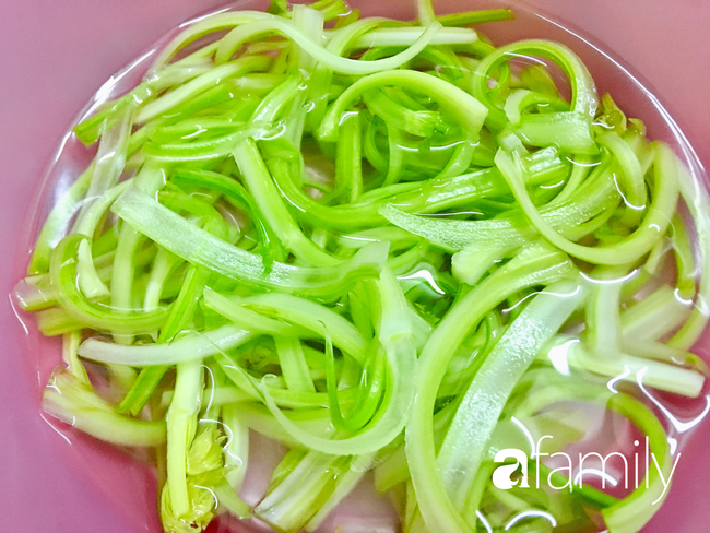 Mỗi ngày đều làm món salad này mang đi làm ăn trưa, tôi giảm cả 3kg sau 10 ngày mà da mịn đẹp hơn hẳn