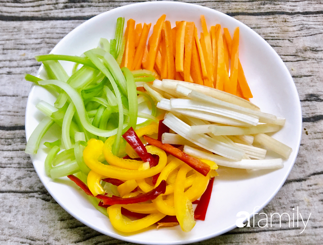 Mỗi ngày đều làm món salad này mang đi làm ăn trưa, tôi giảm cả 3kg sau 10 ngày mà da mịn đẹp hơn hẳn