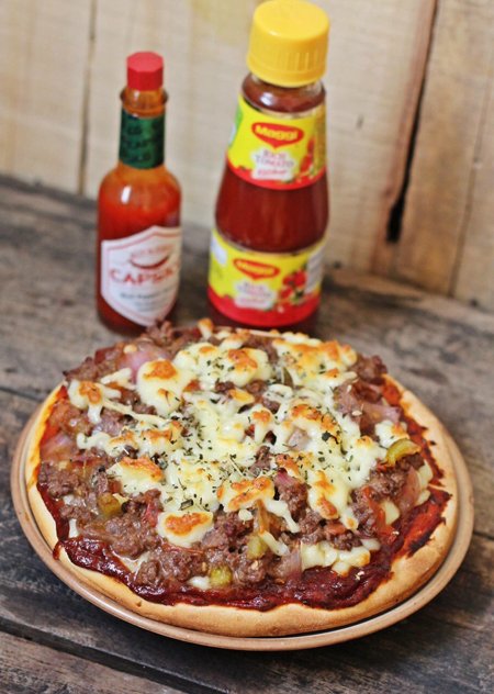 Tự làm pizza bò tại nhà vừa nhanh vừa rẻ